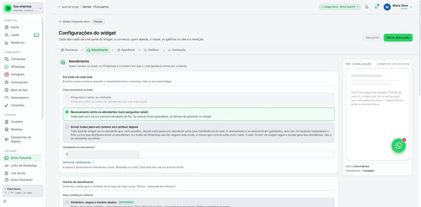 Configurações do botão flutuante na aba Atendimento, com as opções de encaminhamento dos leads (revezamento selecionado) e a lista de vendedores no revezamento.